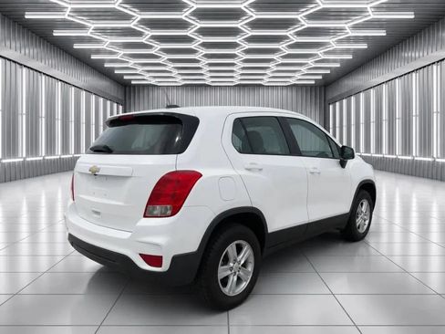 Used 2019 Chevrolet Trax LT w/ LT Convenience Package AWD/4WD image 4
