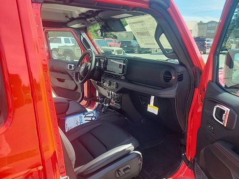 New 2025 Jeep Gladiator Rubicon w/ Safety Group image 16
