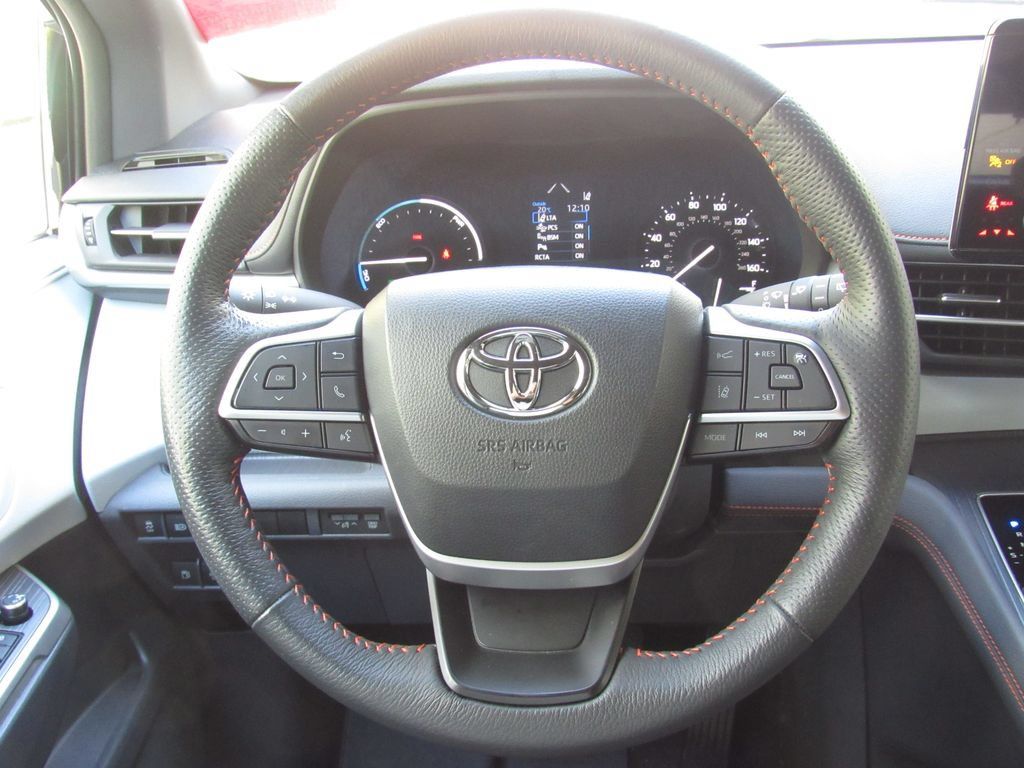 Used 2024 Toyota Sienna XSE AWD/4WD image 27