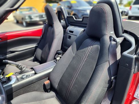 Used 2016 MAZDA MX-5 Miata Club RWD image 16
