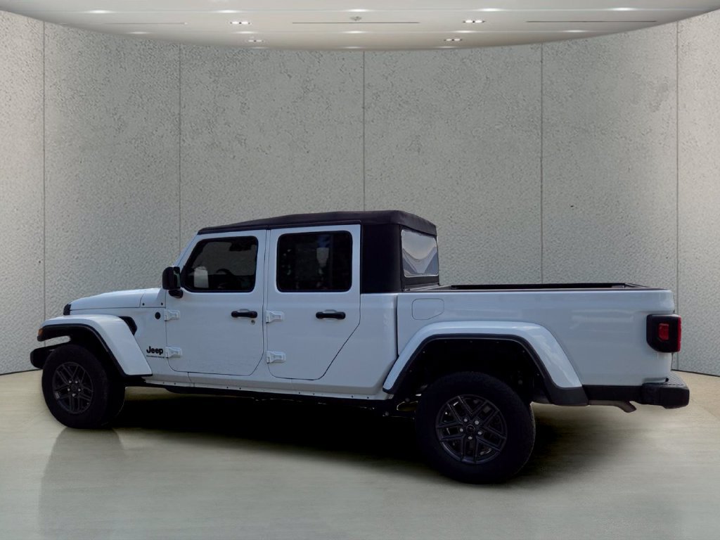 Used 2024 Jeep Gladiator Sport AWD/4WD image 9