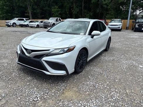 Used 2021 Toyota Camry XSE FWD image 3