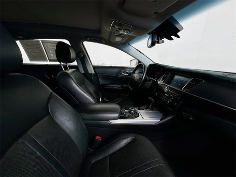 Used 2017 Kia K900 Premium image 29