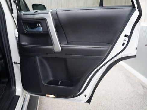 Used 2016 Toyota 4Runner Limited AWD/4WD image 37