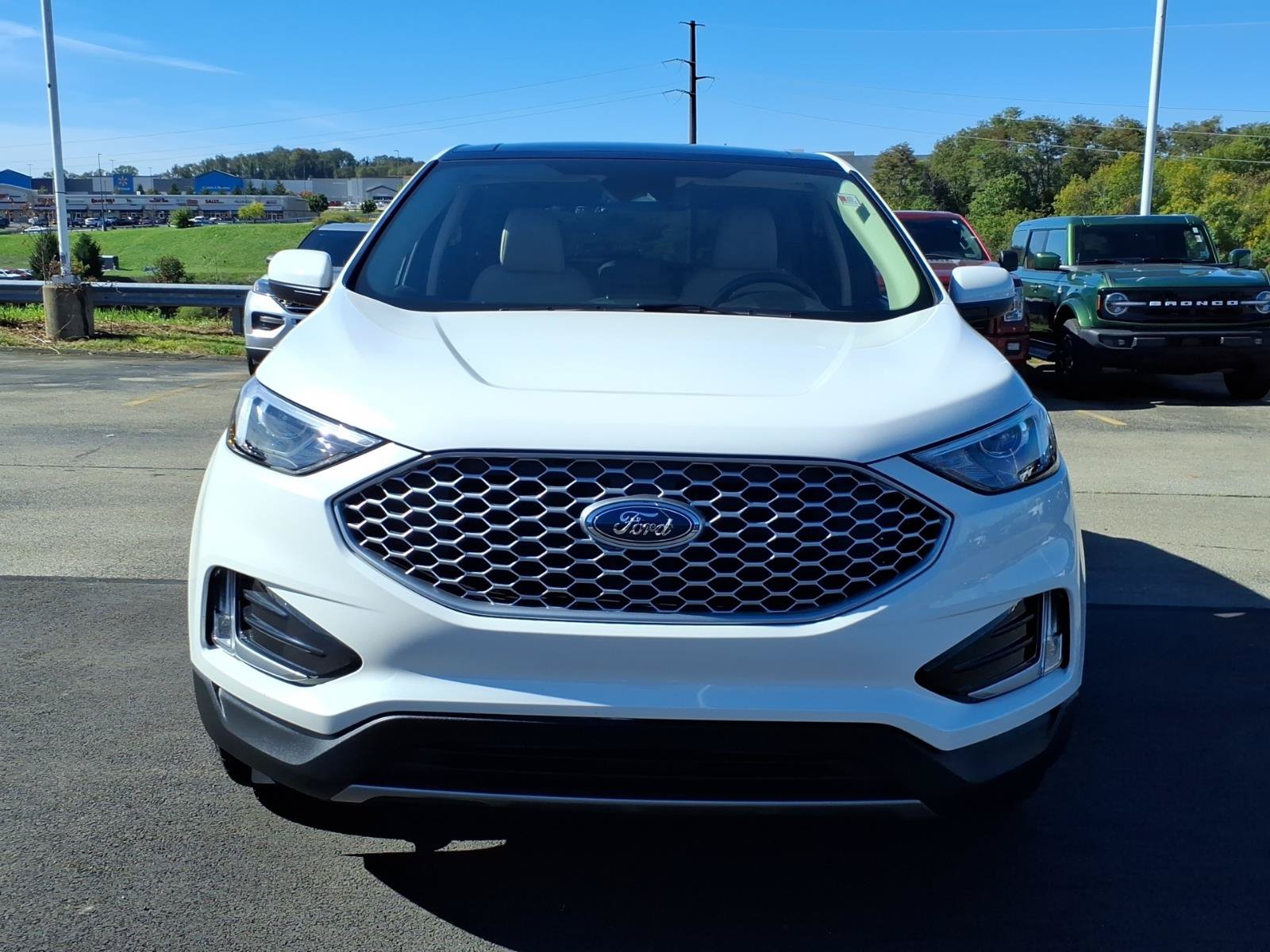 Certified 2024 Ford Edge SEL w/ Convenience Package AWD/4WD image 2