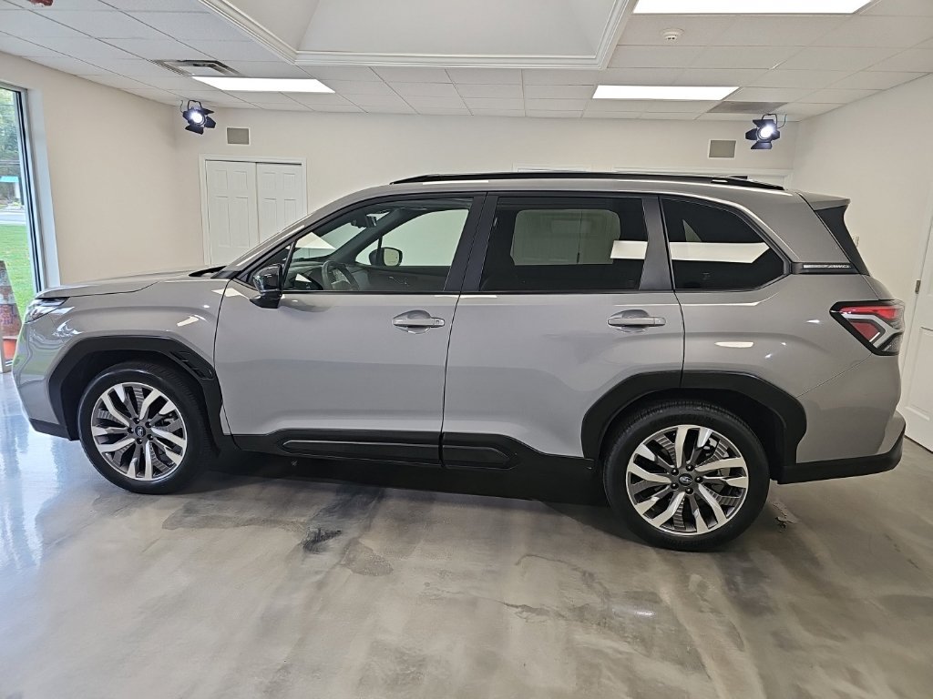 Used 2025 Subaru Forester Touring AWD/4WD image 6