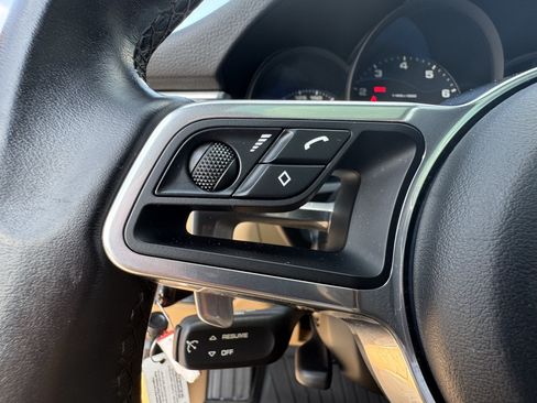 Used 2018 Porsche Macan AWD/4WD image 34