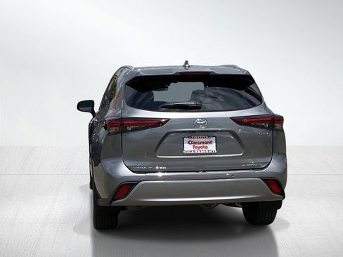 Certified 2026 Toyota Highlander Platinum AWD/4WD image 6