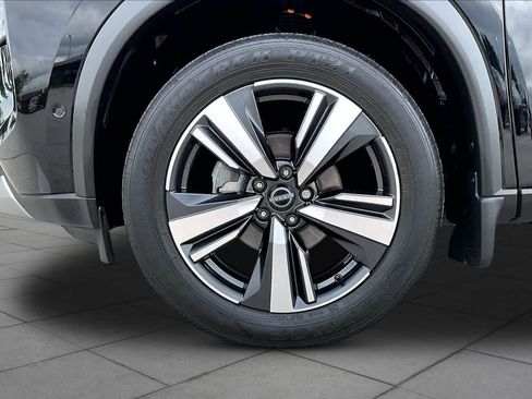 Used 2023 Nissan Rogue Platinum FWD image 11