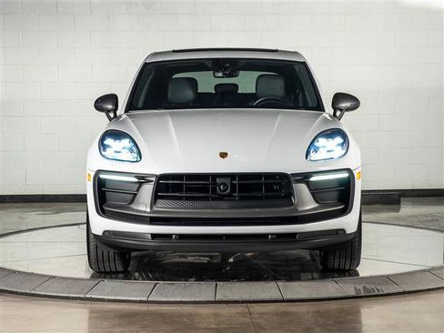Certified 2026 Porsche Macan AWD/4WD image 6