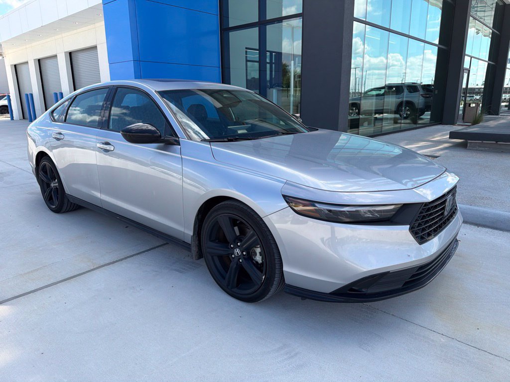 Used 2025 Honda Accord Sport image 3