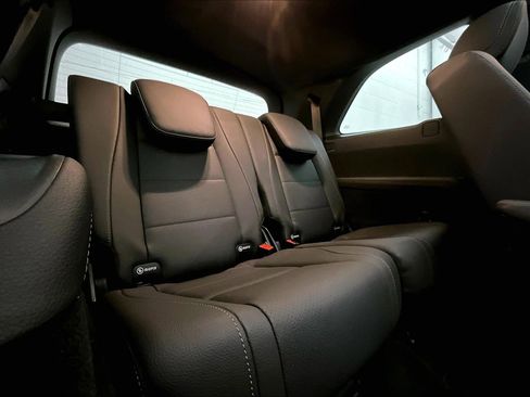 Used 2026 Mercedes-Benz GLS 450 4MATIC image 35