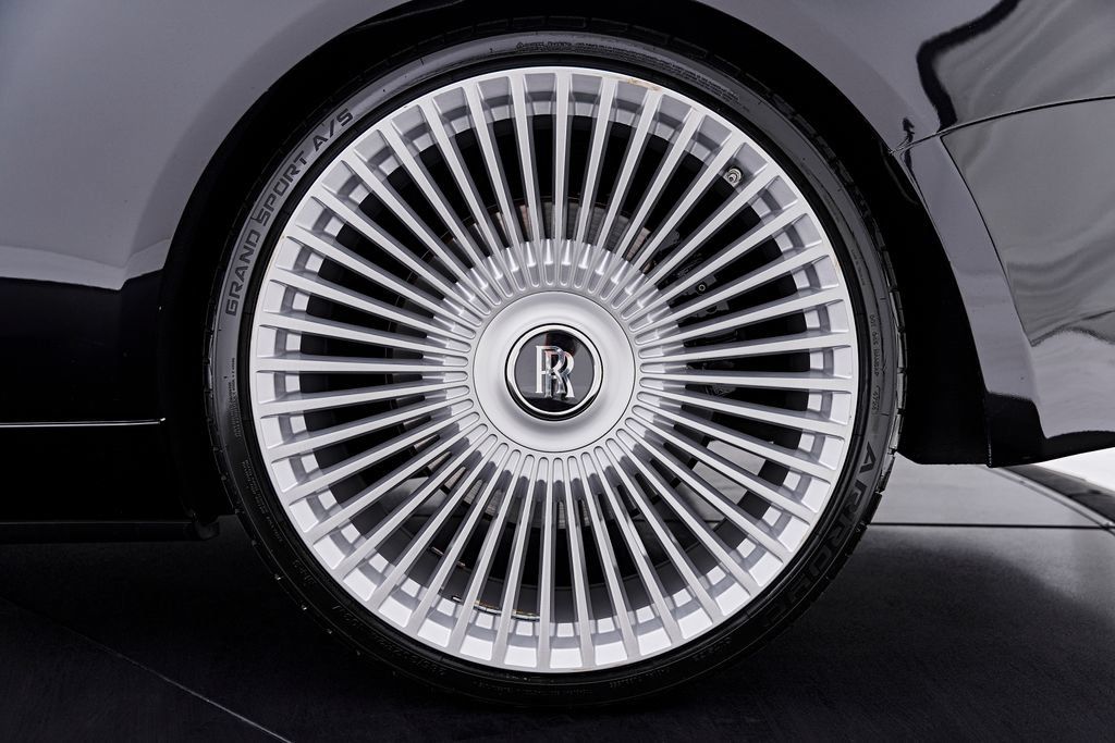 Used 2019 Rolls-Royce Dawn RWD image 30