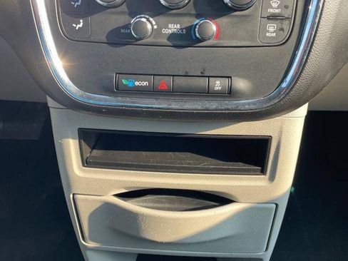 Used 2019 Dodge Grand Caravan SE FWD image 20