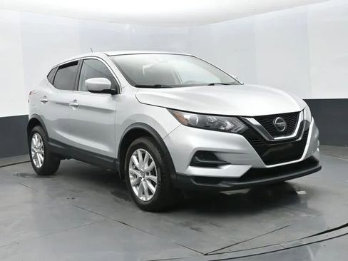 Used 2022 Nissan Rogue Sport S image 2
