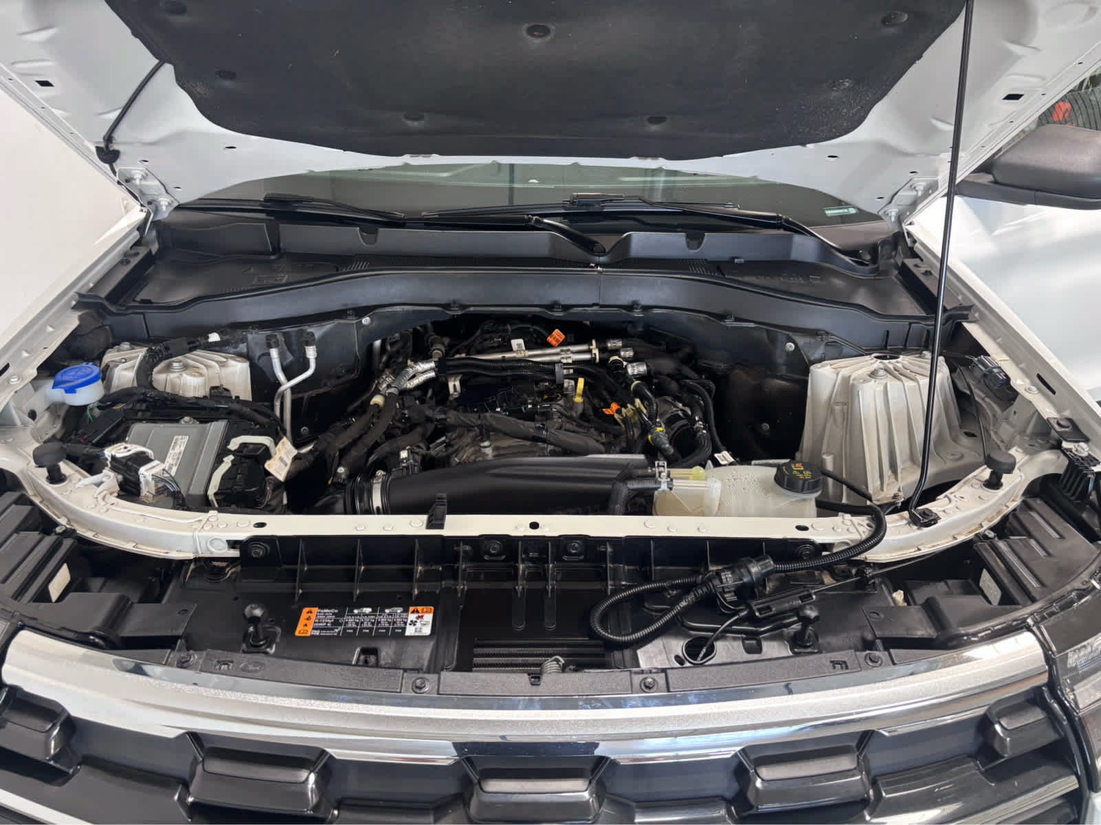 Used 2025 Ford Explorer Active AWD/4WD image 12