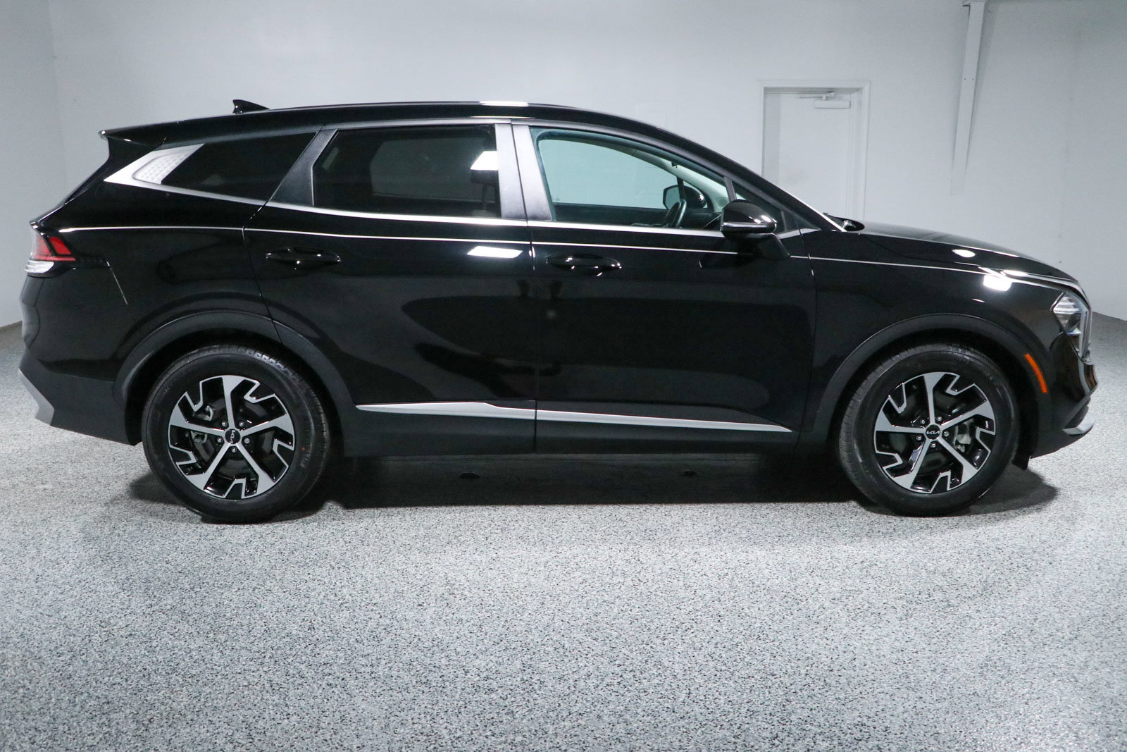 Used 2023 Kia Sportage EX FWD image 6