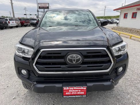 Used 2018 Toyota Tacoma SR5 AWD/4WD image 7