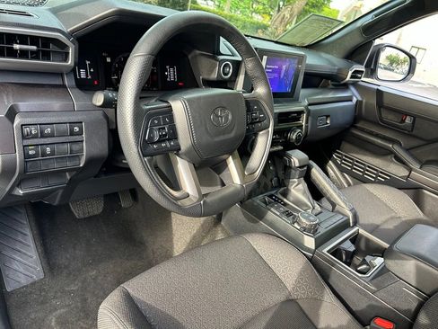 Used 2025 Toyota 4Runner SR5 AWD/4WD image 17