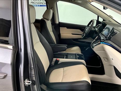 Used 2025 Honda Odyssey Elite image 6