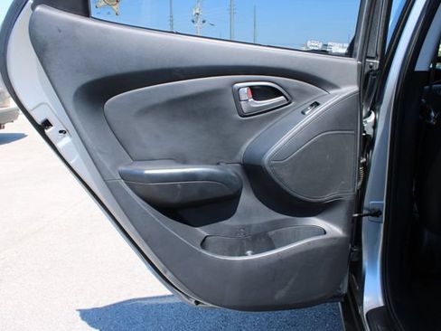 Used 2011 Hyundai Tucson GLS FWD image 26