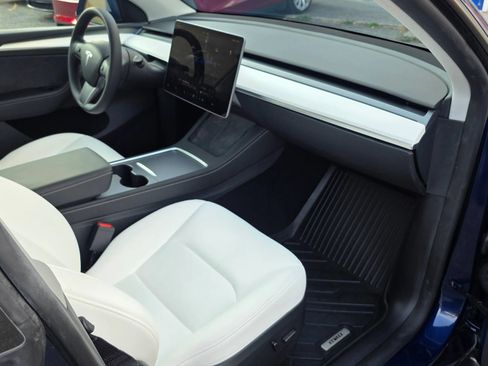 Used 2025 Tesla Model Y Long Range AWD/4WD image 12