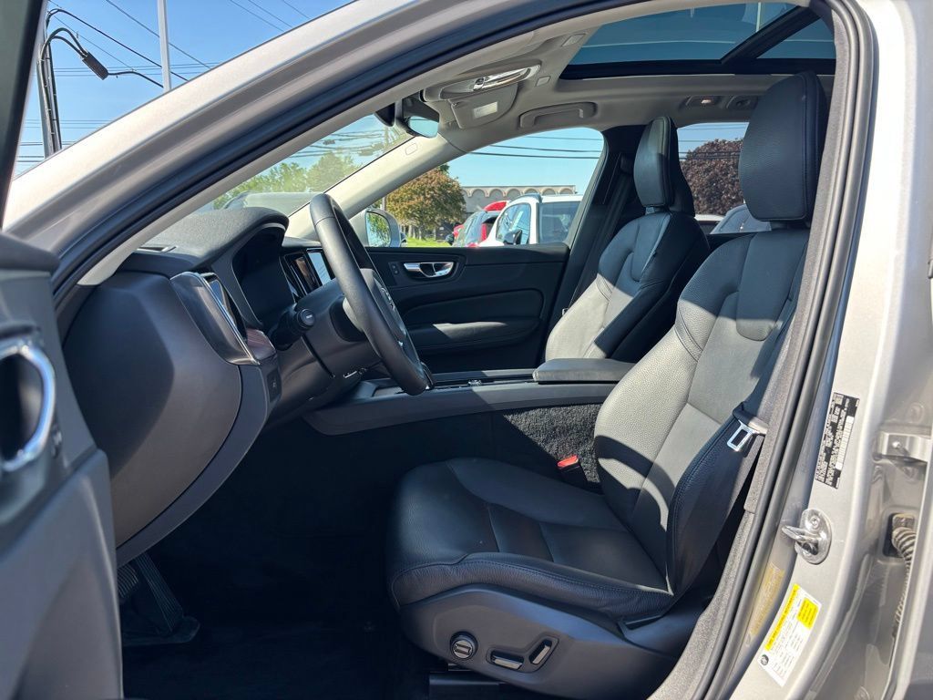 Certified 2023 Volvo XC60 B5 Plus w/ Climate Package AWD/4WD image 19