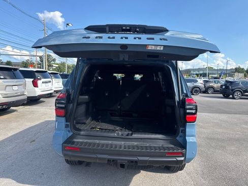 Used 2025 Toyota 4Runner TRD Off-Road Premium AWD/4WD image 9