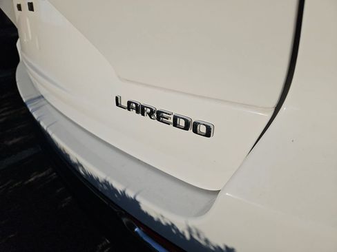Used 2023 Jeep Grand Cherokee Laredo AWD/4WD image 2