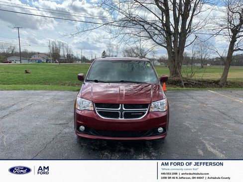 Used 2018 Dodge Grand Caravan SXT image 1