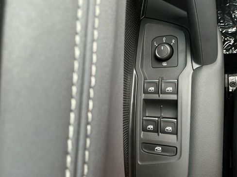 New 2025 Volkswagen Tiguan SE image 21