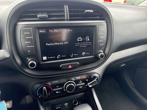 Used 2024 Kia Soul LX w/ Option Group 015 FWD image 11