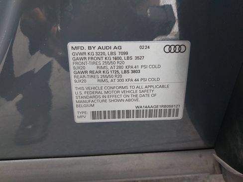 Used 2024 Audi Q8 e-tron Premium AWD/4WD image 41