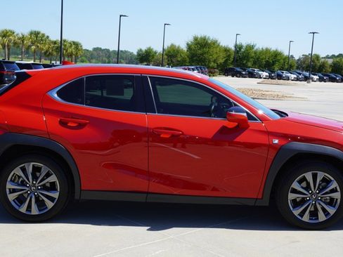 Used 2019 Lexus UX 200 F Sport image 4