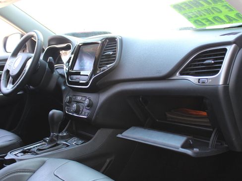 Used 2019 Jeep Cherokee Limited w/ Luxury Group image 25