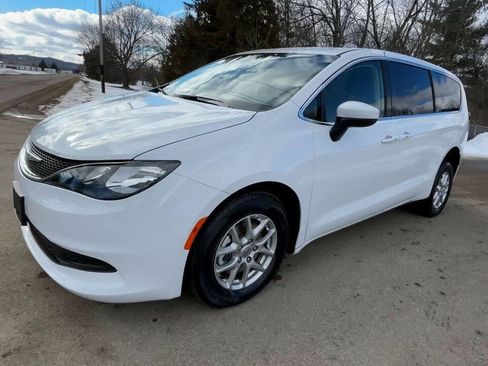 Used 2023 Chrysler Voyager LX image 2