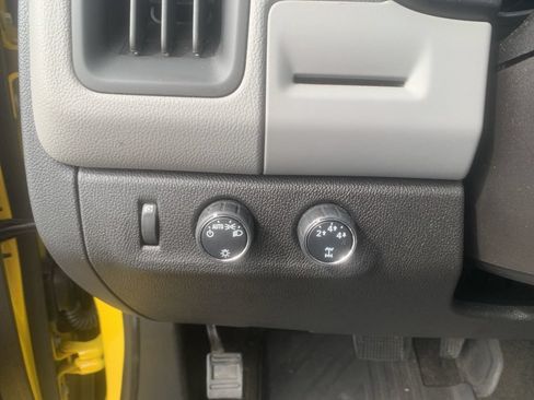 Used 2015 Chevrolet Colorado LT AWD/4WD image 18