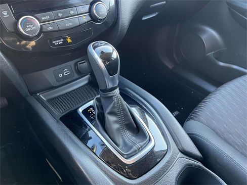 Used 2020 Nissan Rogue SV image 21