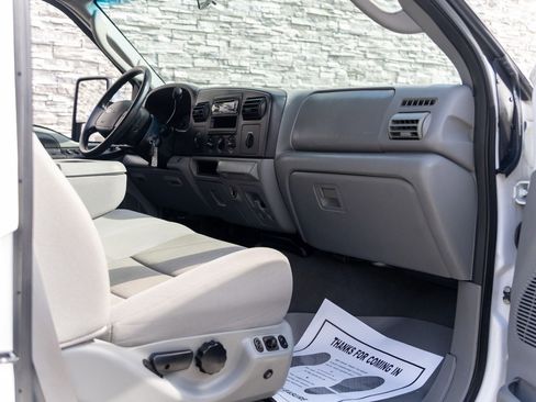 Used 2005 Ford F350 XL image 29
