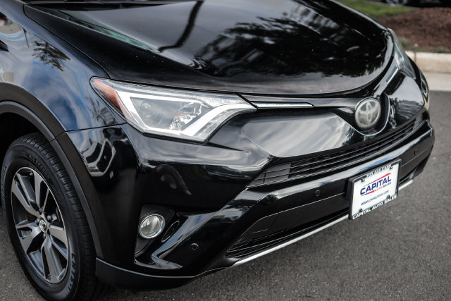 Used 2017 Toyota RAV4 XLE AWD/4WD image 11