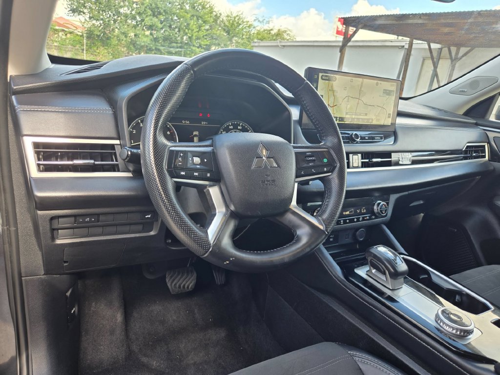 Used 2025 Mitsubishi Outlander SE AWD/4WD image 15