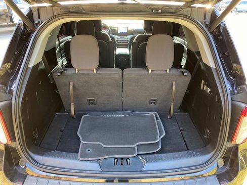 Used 2021 Ford Explorer XLT image 30