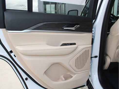 New 2025 Jeep Grand Cherokee Limited image 27