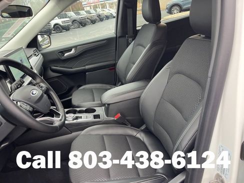 New 2026 Ford Escape SE image 8