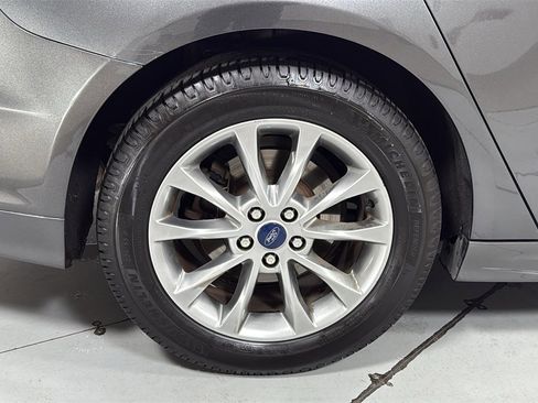 Used 2017 Ford Fusion SE image 22