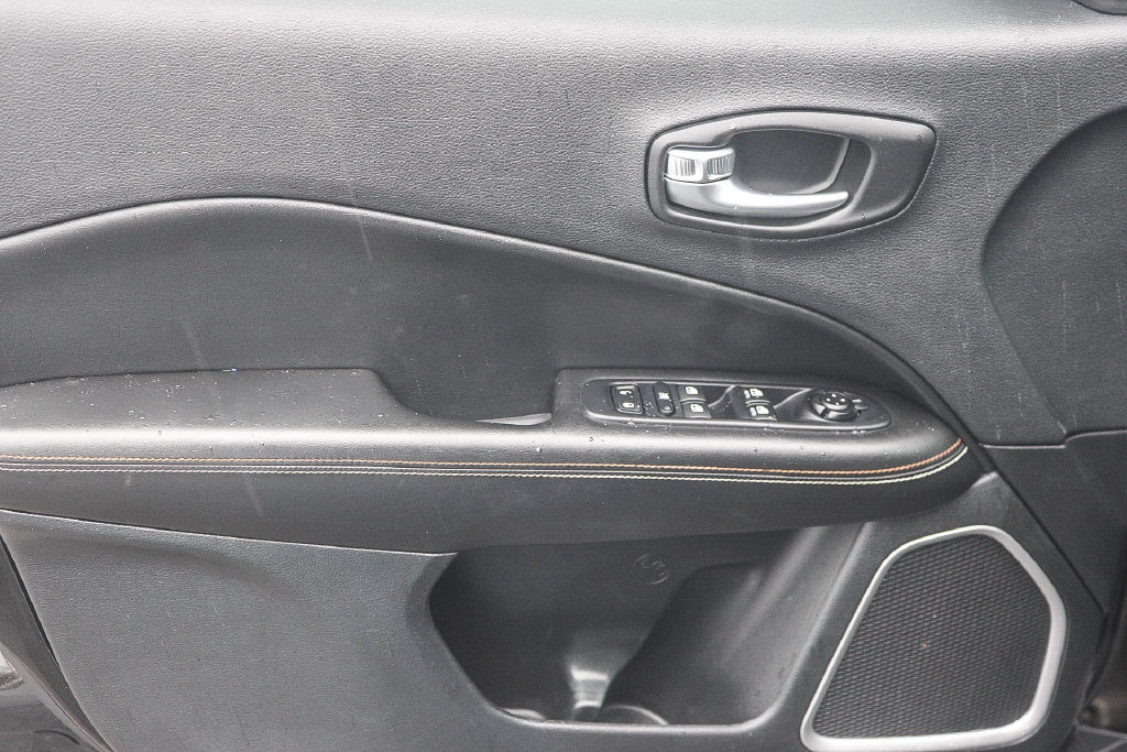 Used 2019 Jeep Compass Latitude w/ Popular Equipment Group FWD image 24