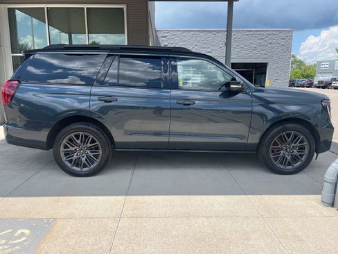 Certified 2025 Ford Expedition Platinum w/ Stealth Performance Package AWD/4WD image 7