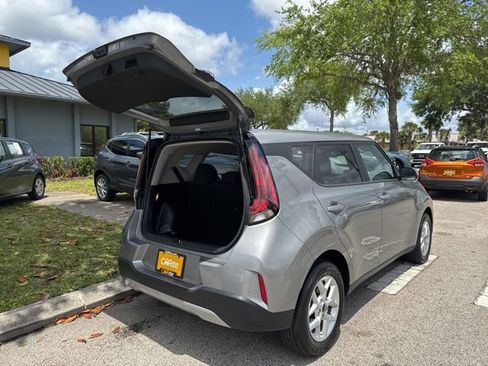 Used 2025 Kia Soul LX w/ LX Technology Package FWD image 18