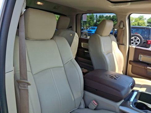 Used 2018 RAM 1500 Laramie w/ Convenience Group AWD/4WD image 13