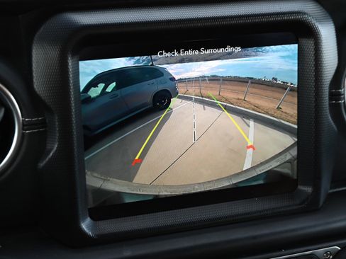 Used 2022 Jeep Wrangler Unlimited Sahara w/ Cold Weather Group image 16